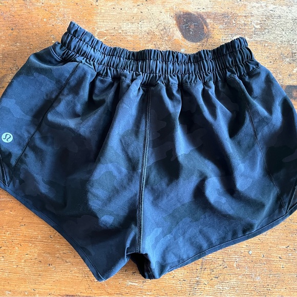 Lululemon Hotty Hot Low-Rise Lined Shorts - Picture 2 of 3